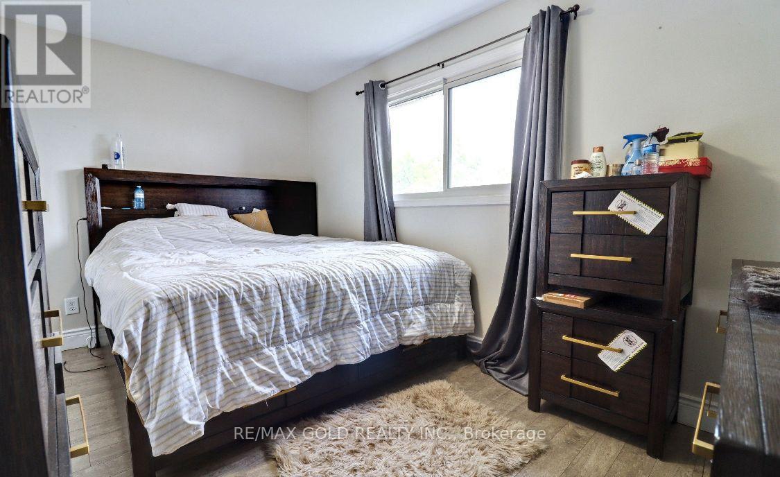 Upper Level - 28 Poinsettia Place, Brampton, Ontario  L6S 3S1 - Photo 10 - W12828388