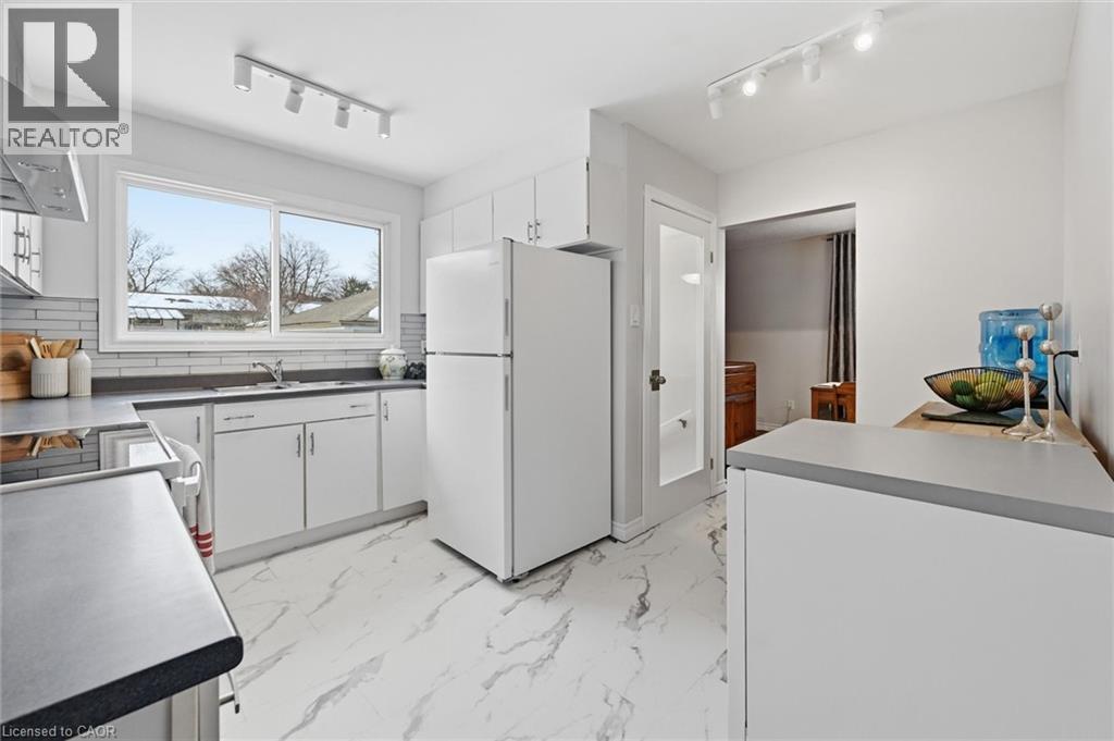 2112 Cavendish Drive, Burlington, Ontario  L7P 1Z3 - Photo 14 - 40808402