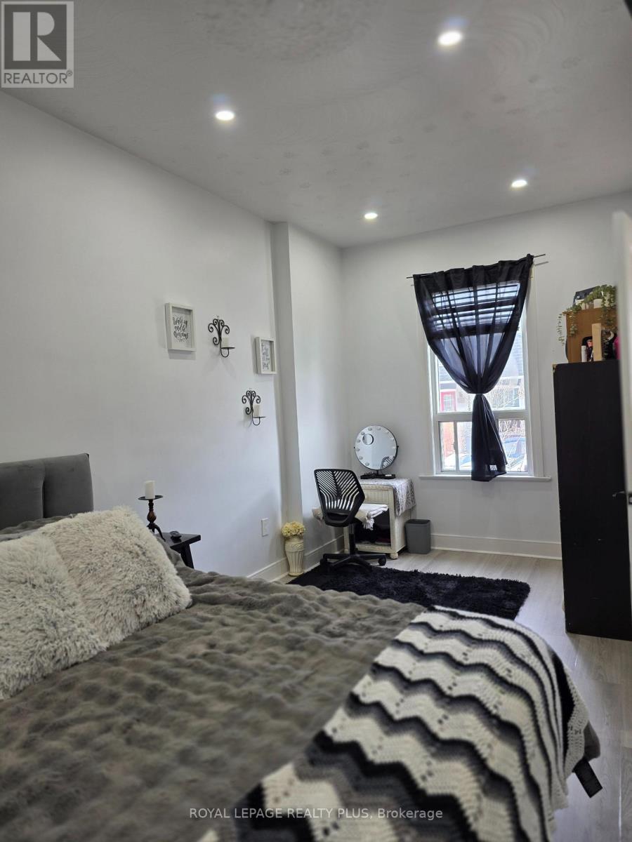 58 East 22nd Street, Hamilton, Ontario  L8V 2V3 - Photo 3 - X12826880