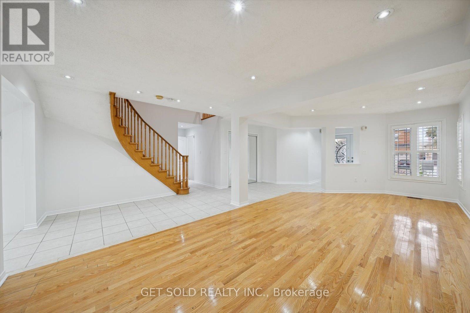 36 Field Thistle Drive, Brampton, Ontario  L6R 3A8 - Photo 3 - W12830316