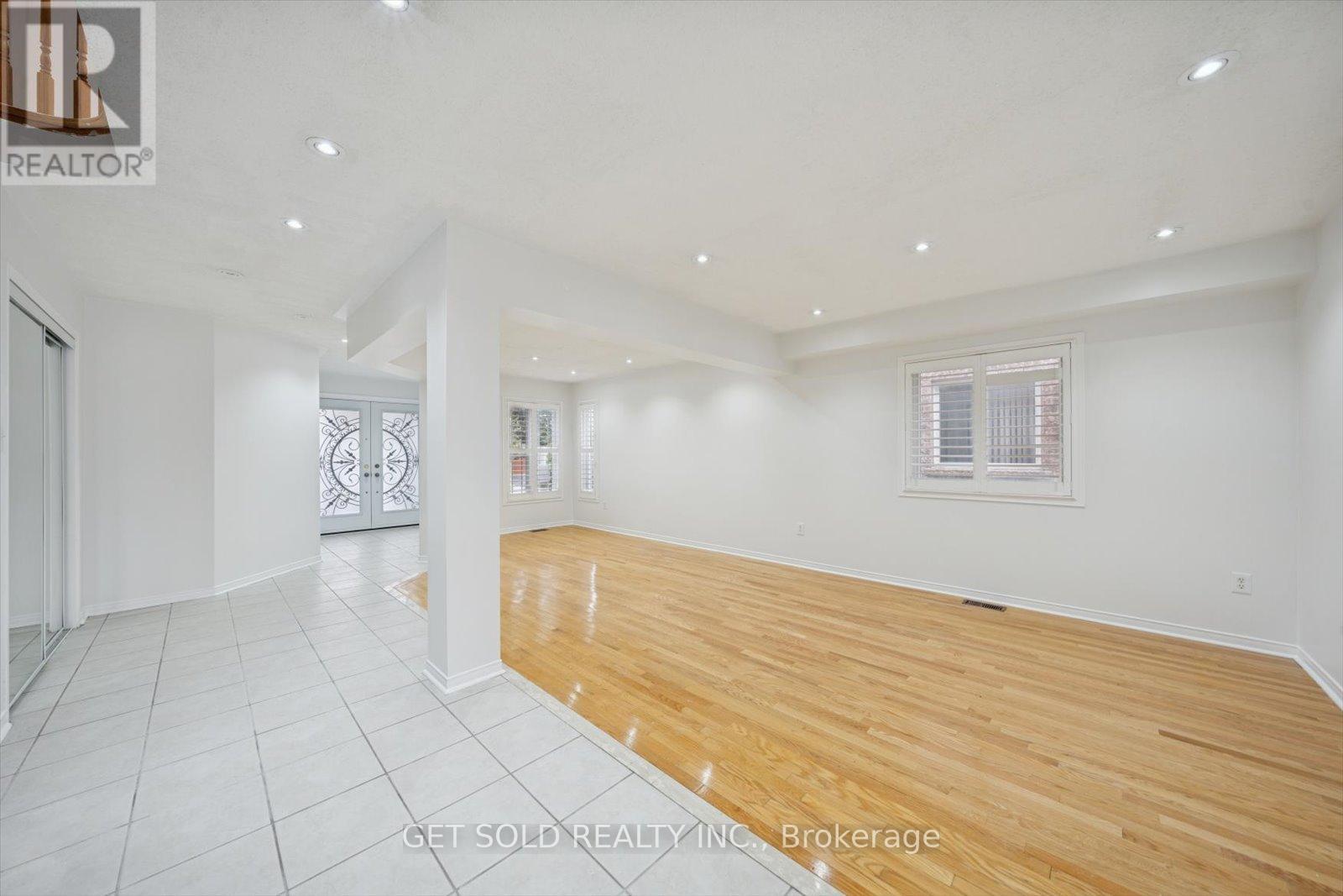 36 Field Thistle Drive, Brampton, Ontario  L6R 3A8 - Photo 4 - W12830316