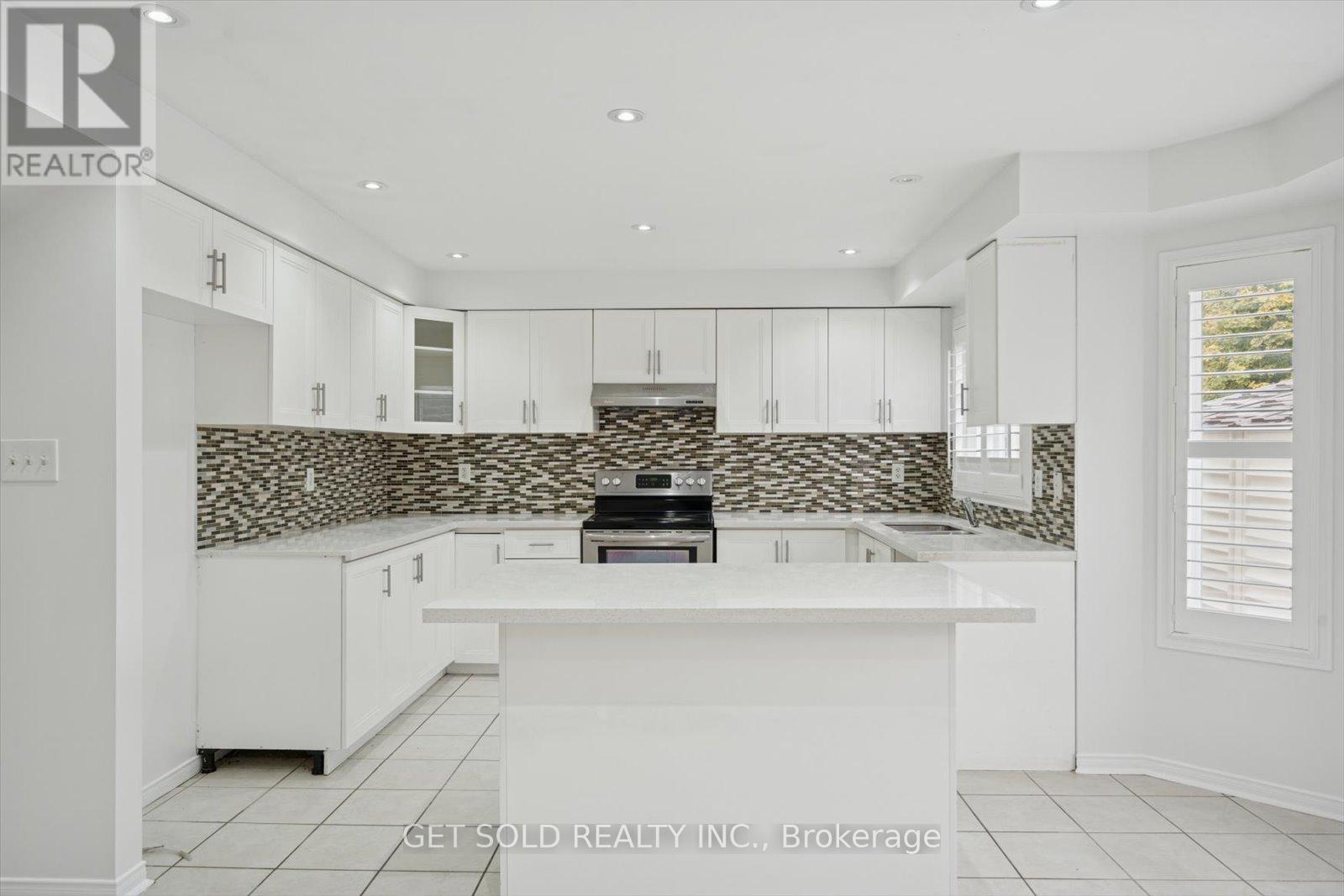 36 Field Thistle Drive, Brampton, Ontario  L6R 3A8 - Photo 9 - W12830316