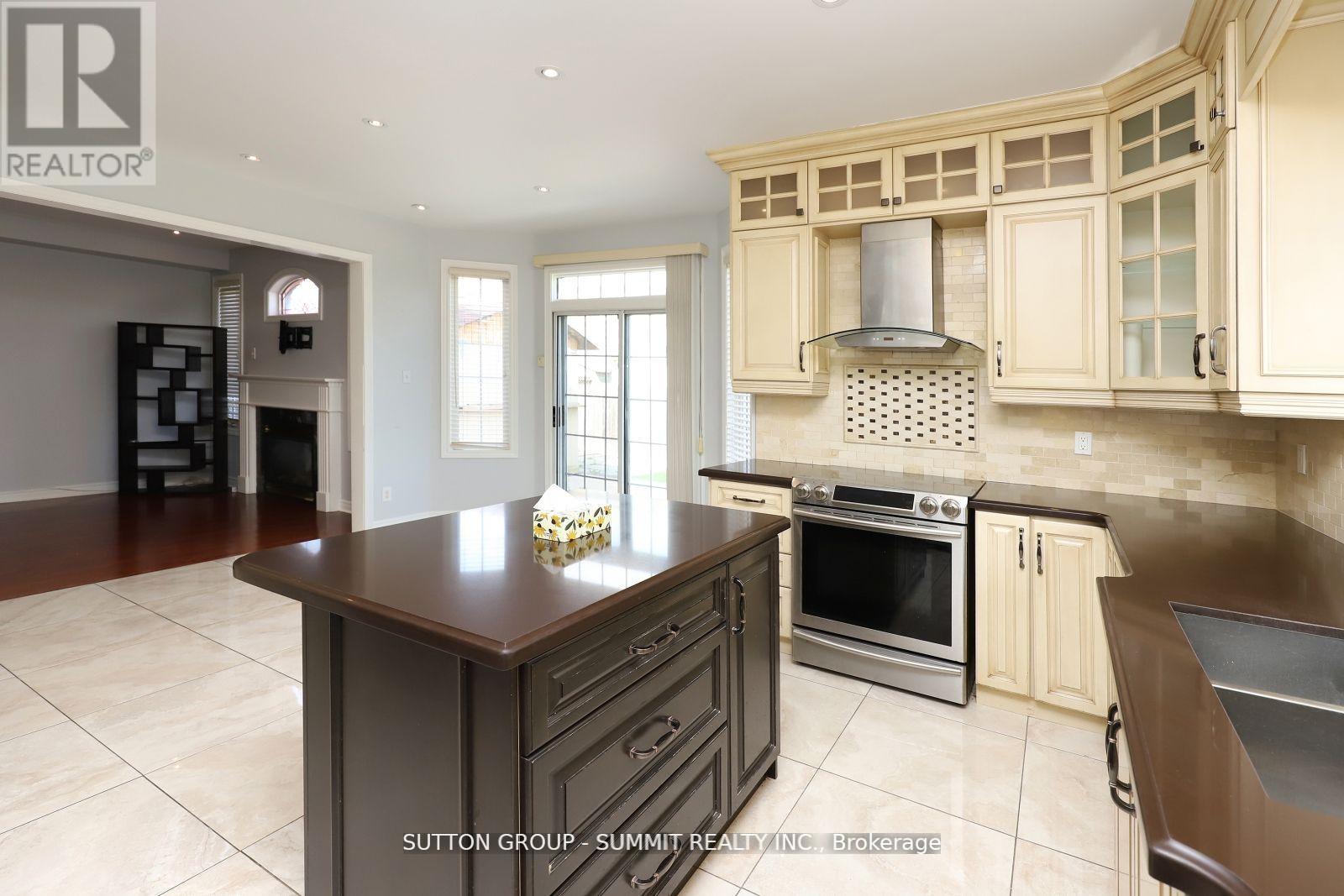 Upper - 1087 Abbott Street, Milton (De Dempsey), Ontario  L9T 5P5 - Photo 12 - W12830340