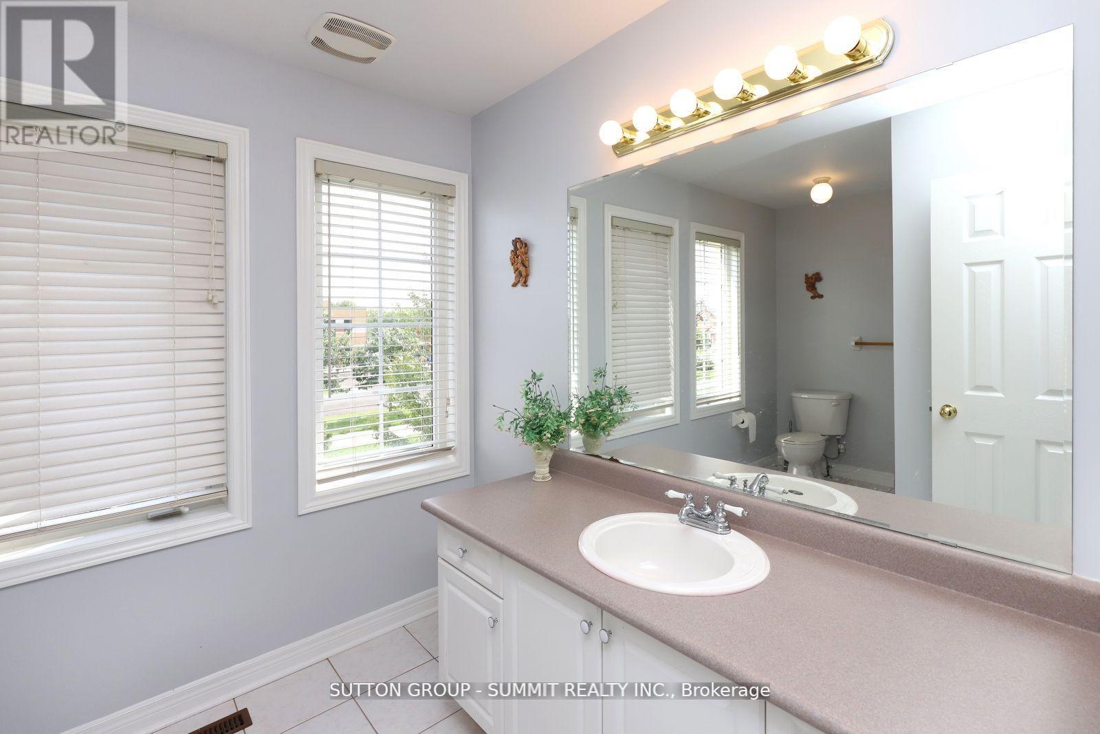 Upper - 1087 Abbott Street, Milton (De Dempsey), Ontario  L9T 5P5 - Photo 28 - W12830340