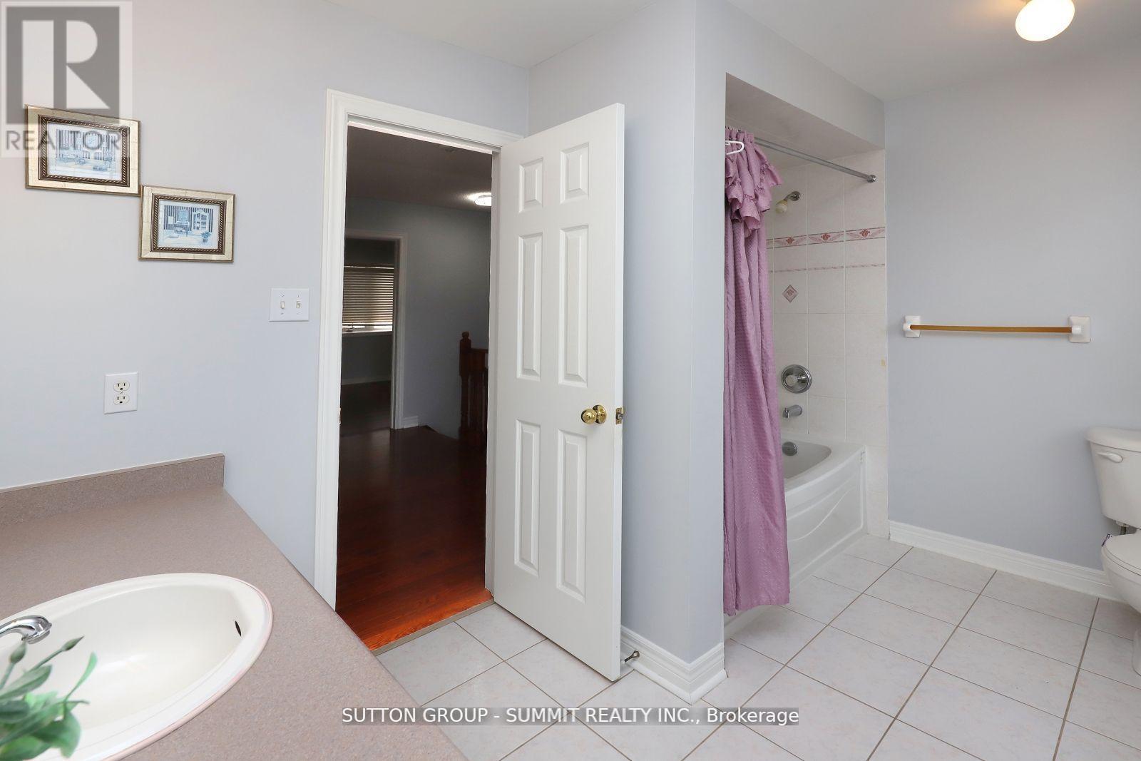 Upper - 1087 Abbott Street, Milton (De Dempsey), Ontario  L9T 5P5 - Photo 29 - W12830340