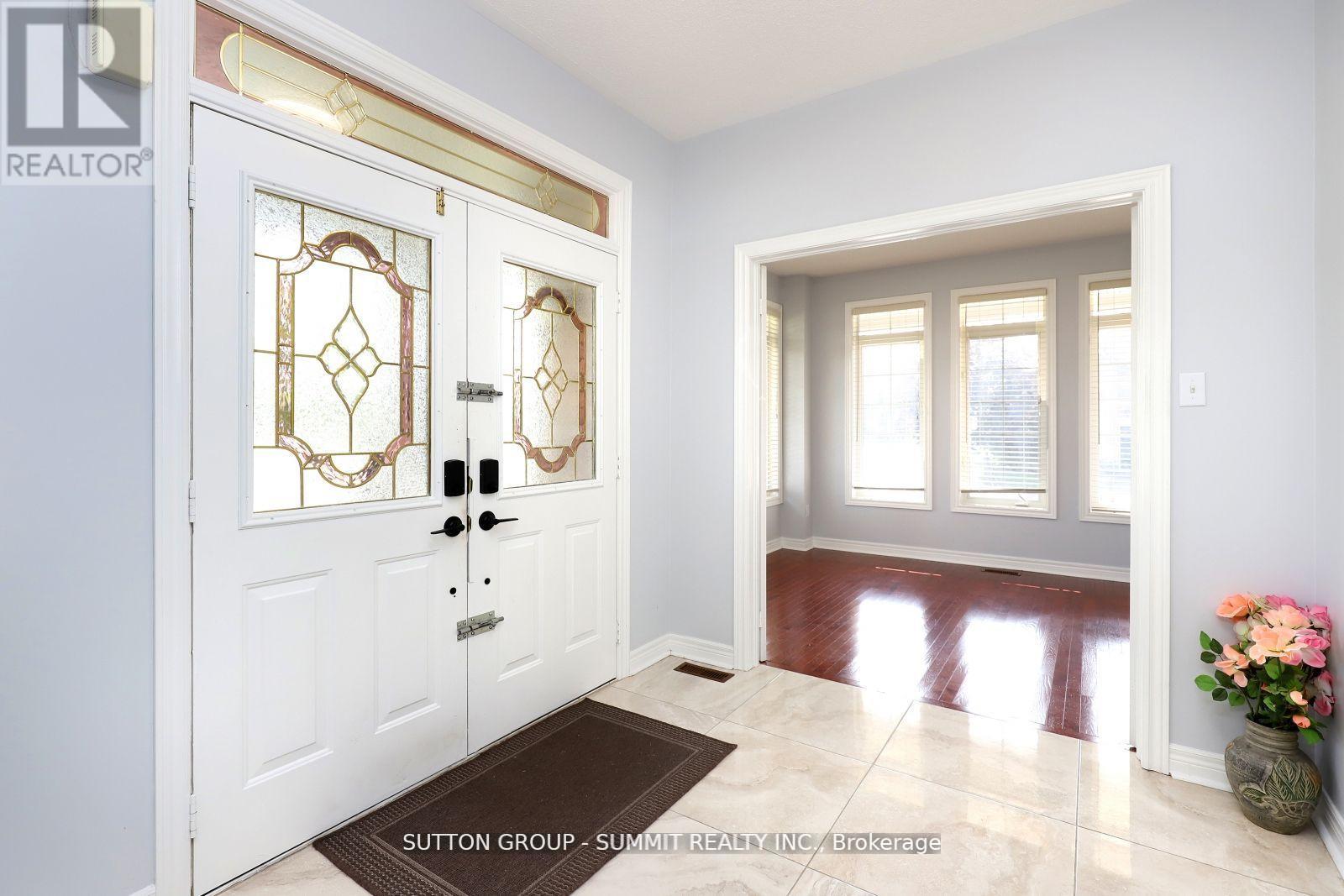 Upper - 1087 Abbott Street, Milton (De Dempsey), Ontario  L9T 5P5 - Photo 3 - W12830340