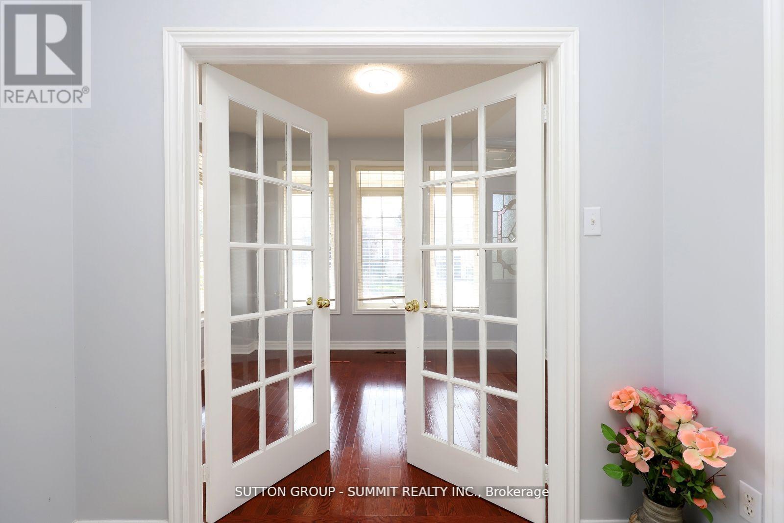 Upper - 1087 Abbott Street, Milton (De Dempsey), Ontario  L9T 5P5 - Photo 4 - W12830340