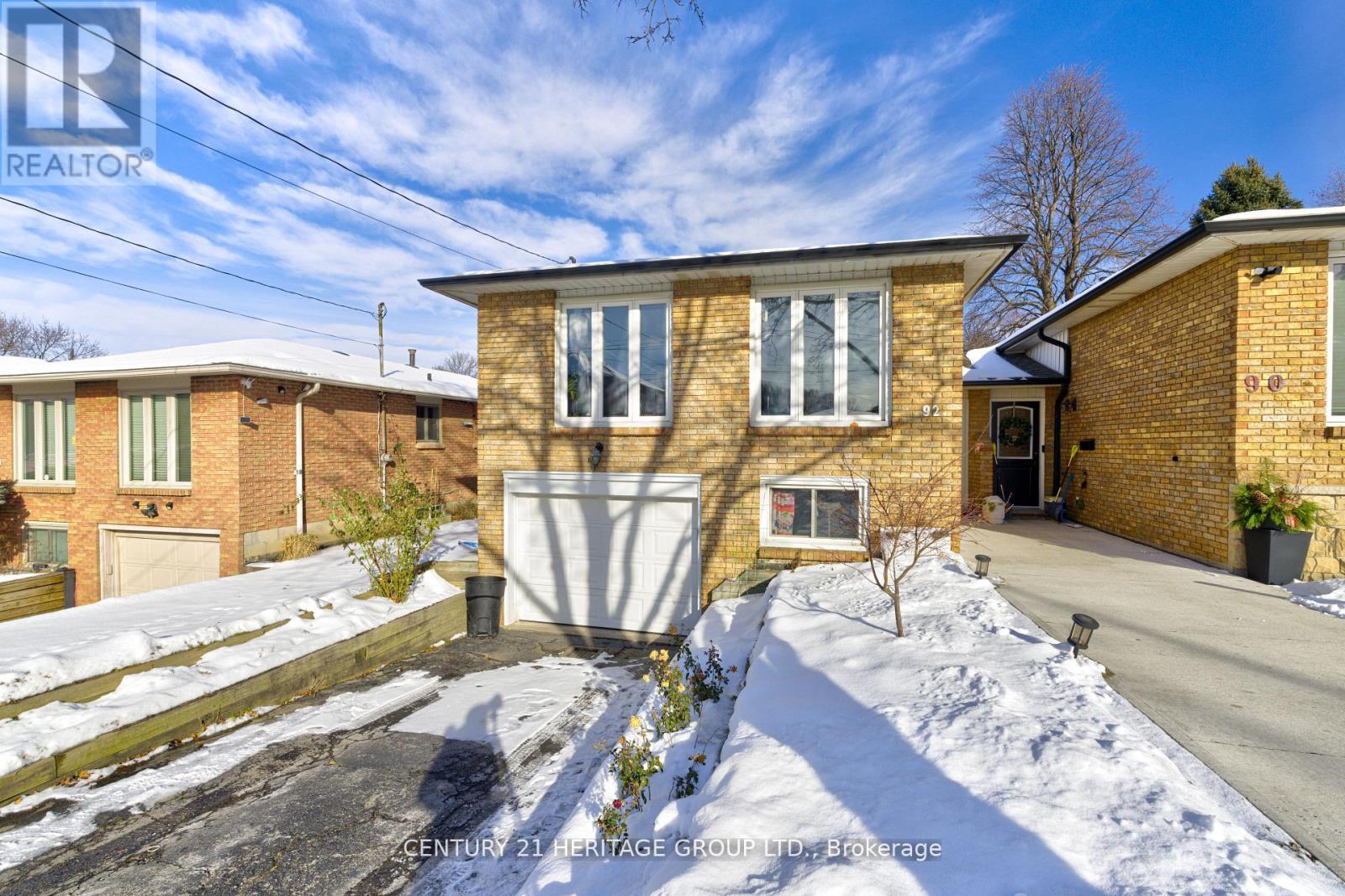 92 Horning Drive, Hamilton, Ontario  L9C 6L1 - Photo 5 - X12830308