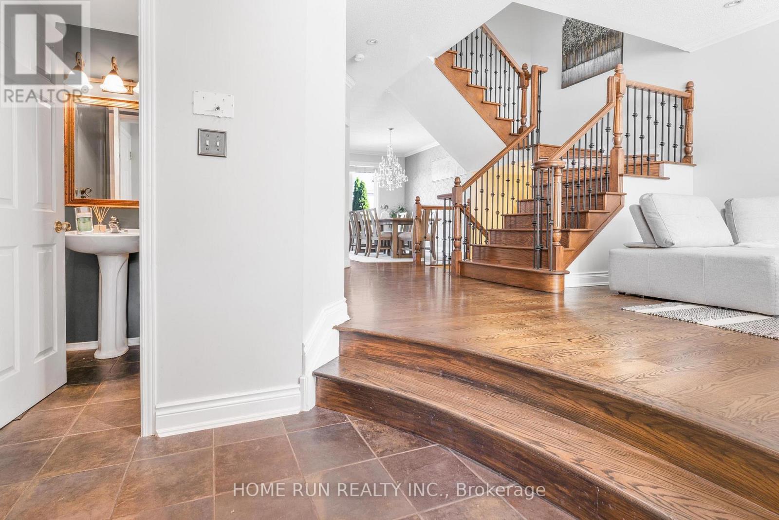 1157 Elmlea Drive, Ottawa, Ontario  K1J 6W1 - Photo 3 - X12713570