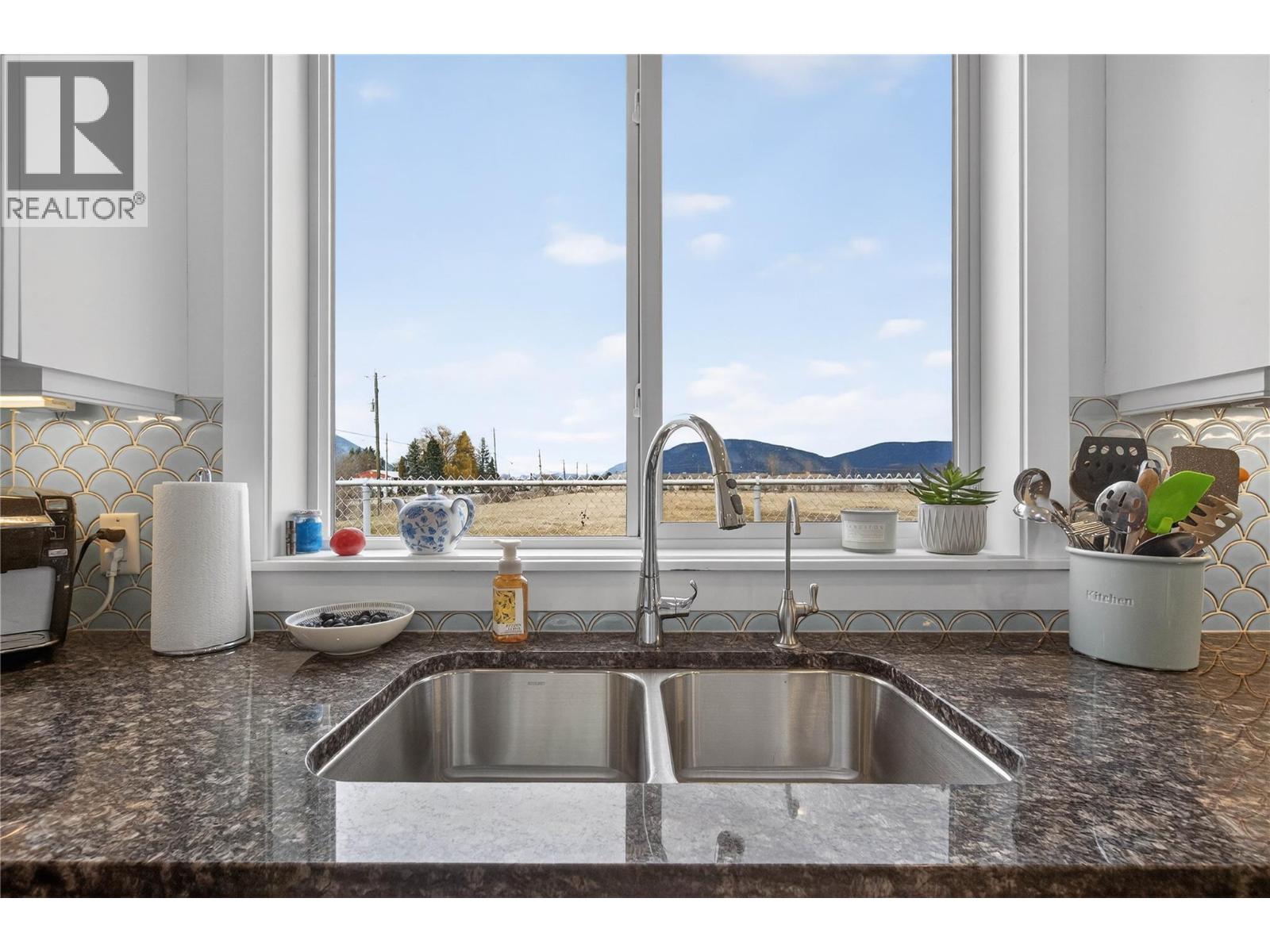 1330 10 Street Sw Unit# 1, Salmon Arm, British Columbia  V1E 0E4 - Photo 13 - 10376945