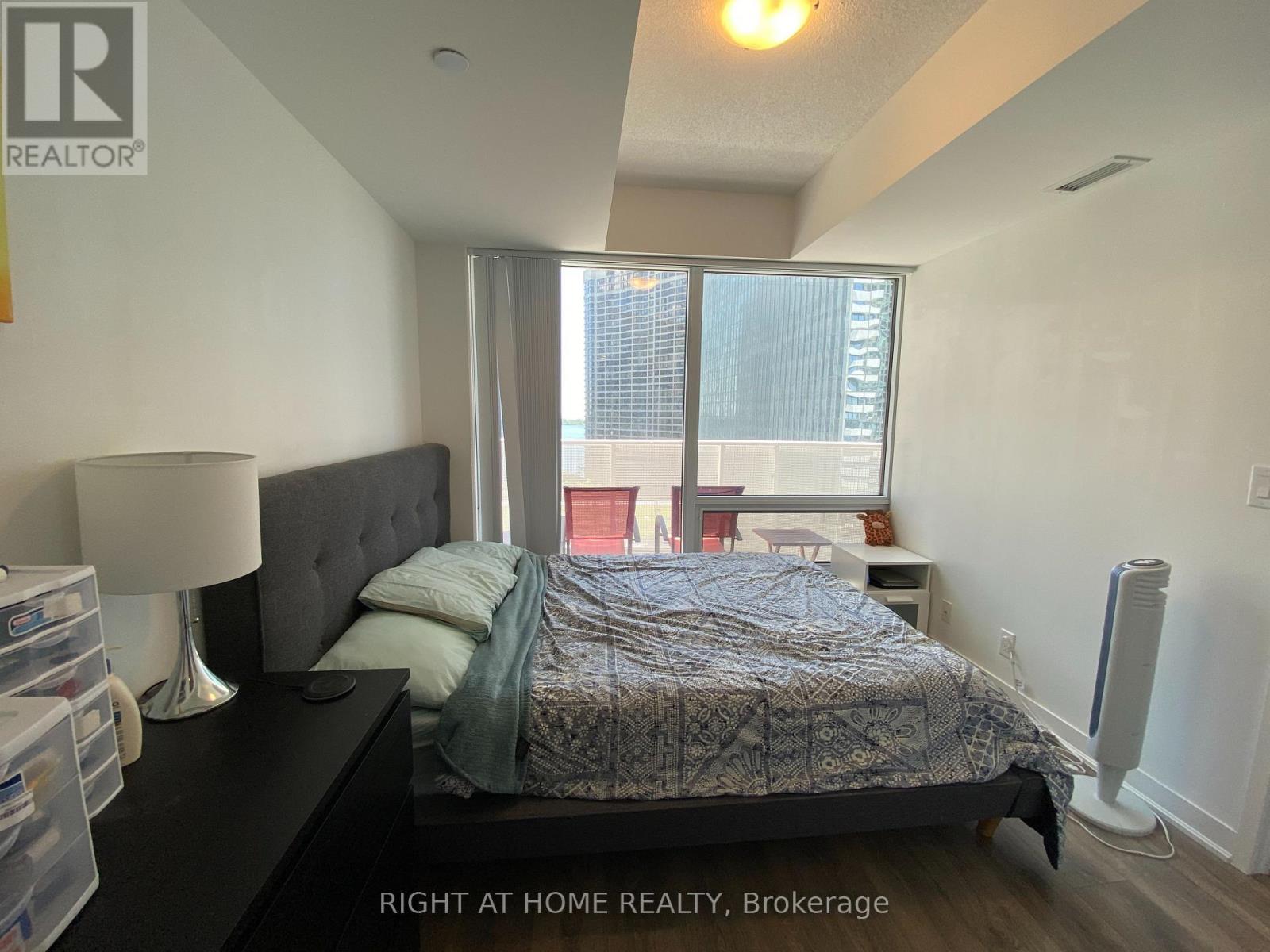 1608 - 88 Harbour Street, Toronto, Ontario  M5G 0C3 - Photo 14 - C12830360