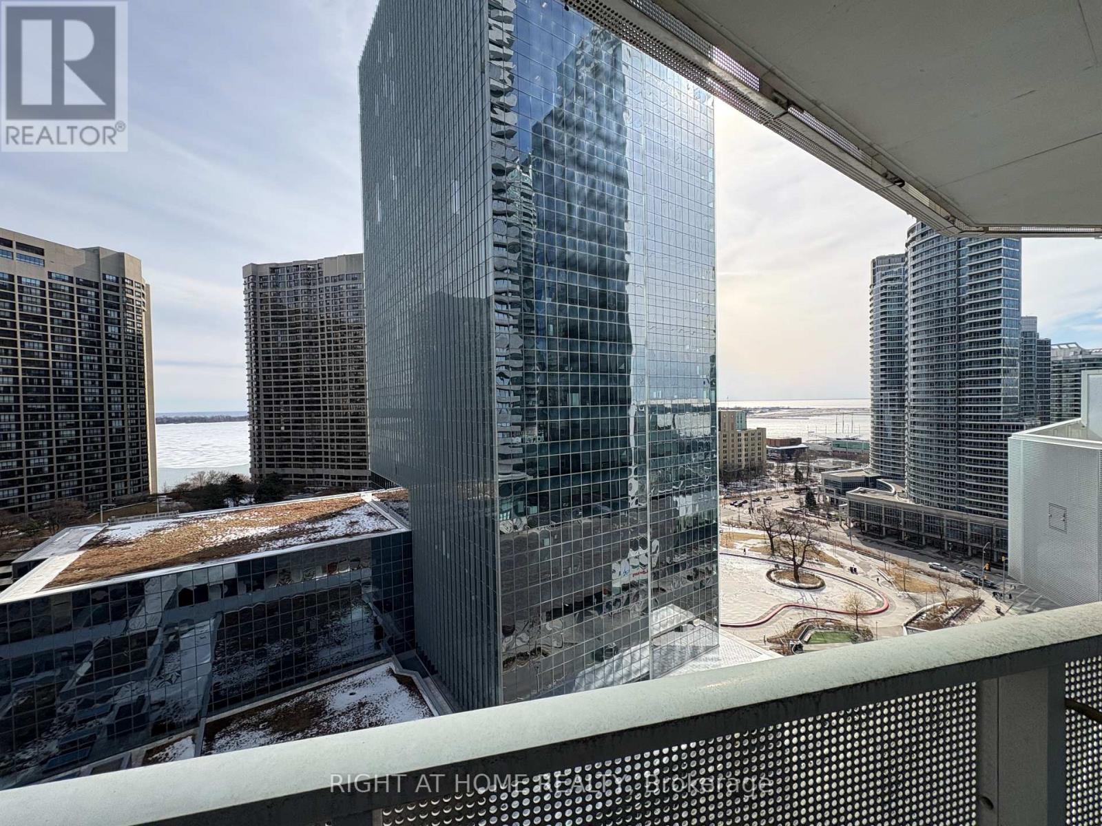 1608 - 88 Harbour Street, Toronto, Ontario  M5G 0C3 - Photo 15 - C12830360