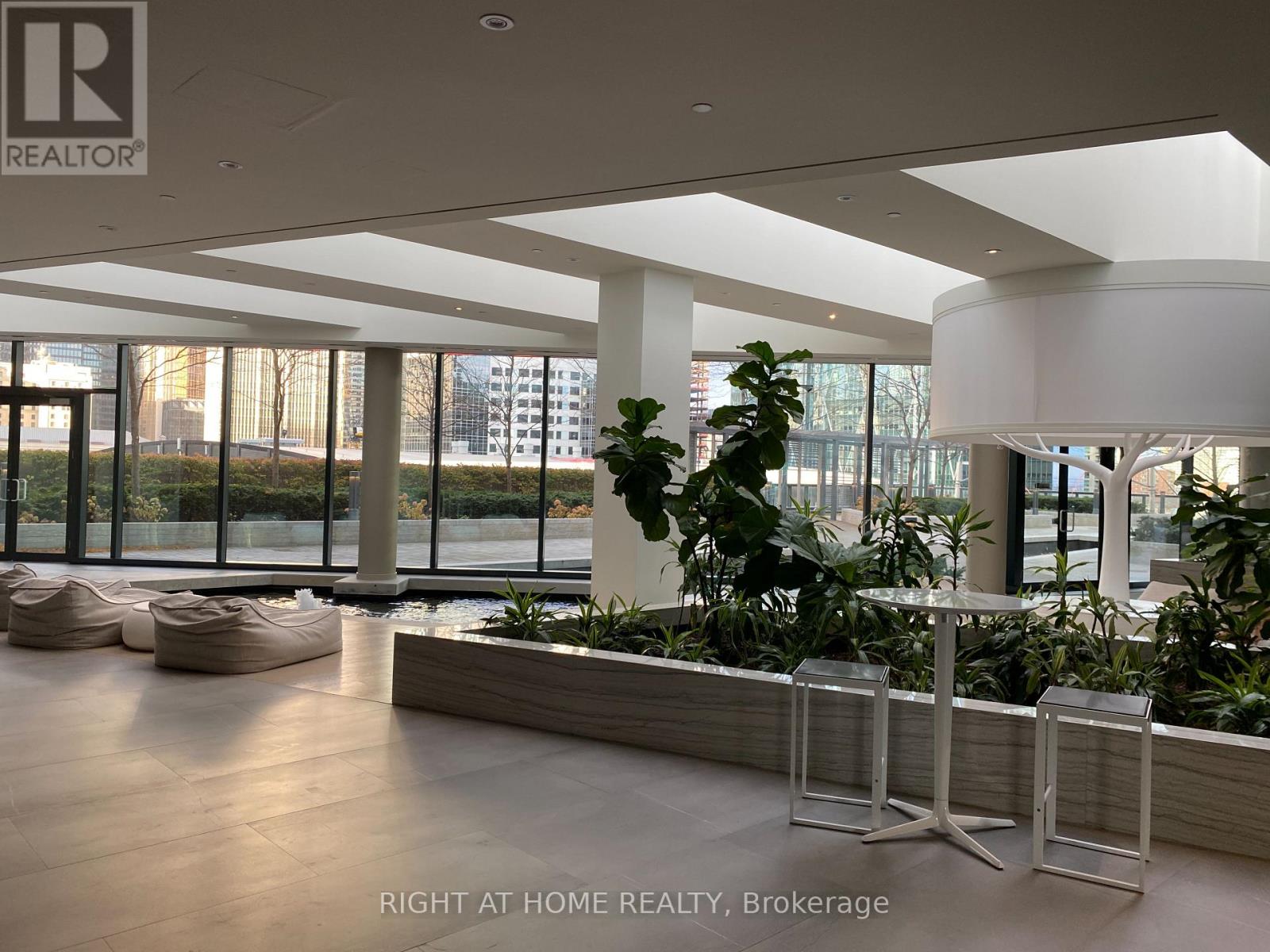 1608 - 88 Harbour Street, Toronto, Ontario  M5G 0C3 - Photo 17 - C12830360