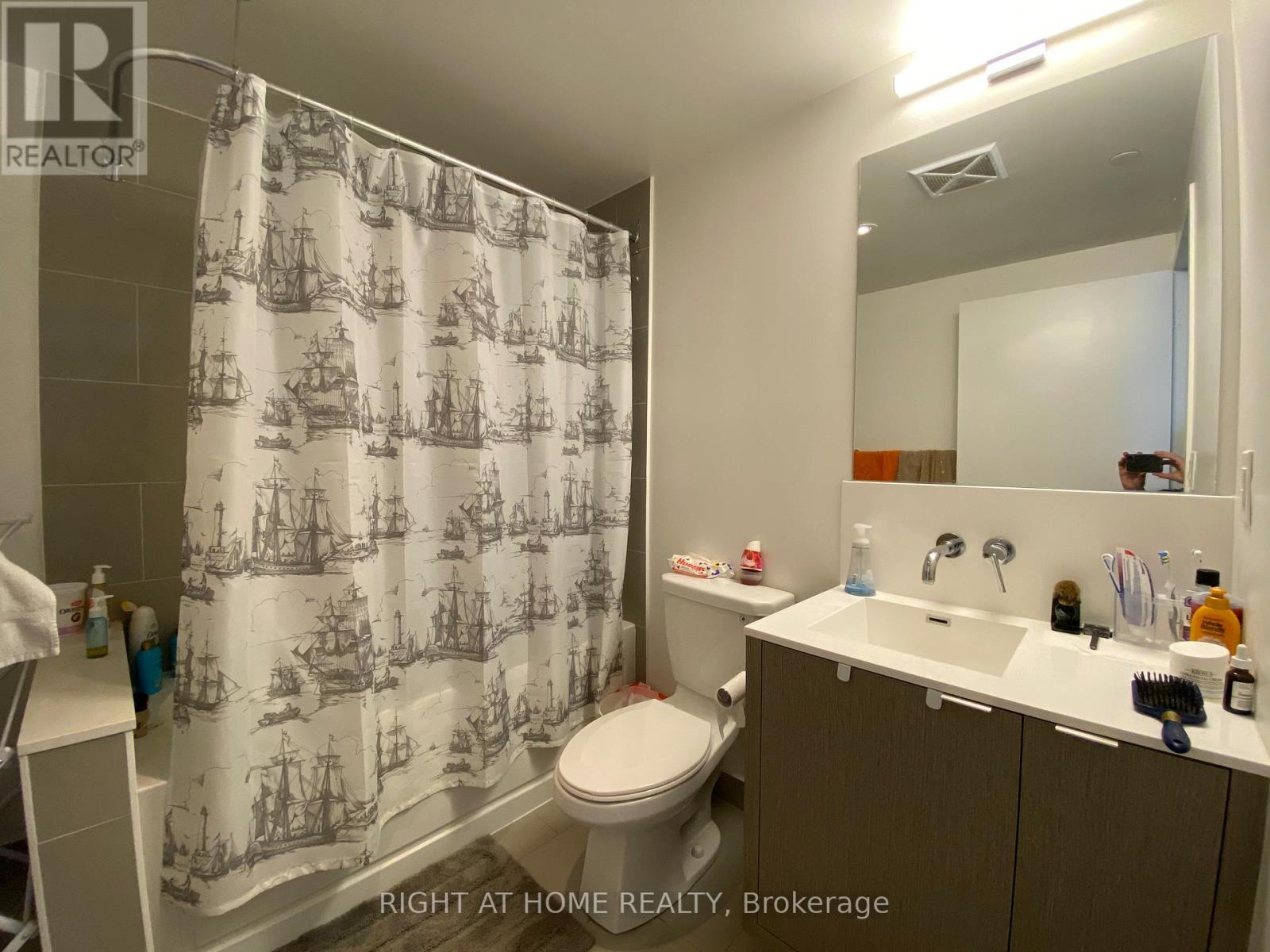 1608 - 88 Harbour Street, Toronto, Ontario  M5G 0C3 - Photo 5 - C12830360