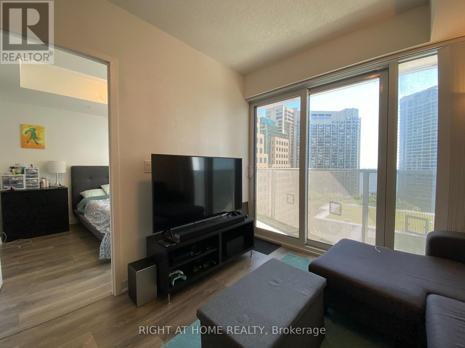 1608 - 88 Harbour Street, Toronto, Ontario  M5G 0C3 - Photo 8 - C12830360