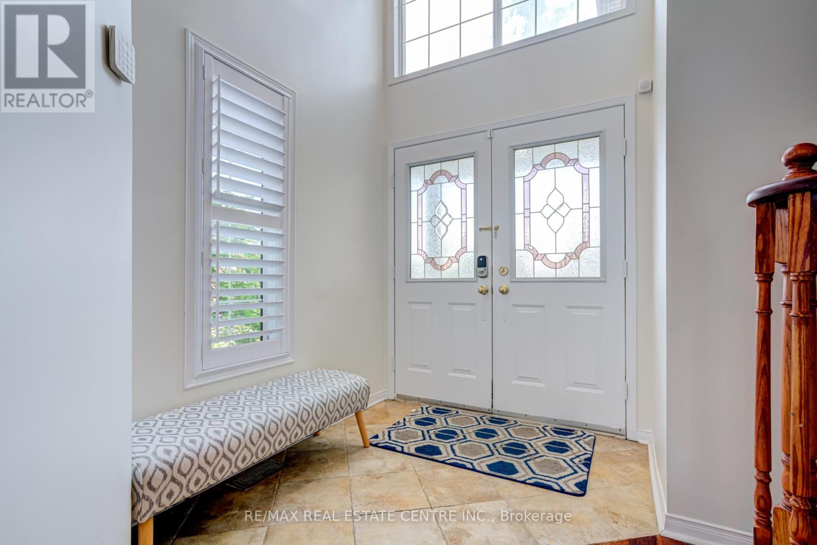 Upper - 5418 Loonlake Avenue, Mississauga, Ontario  L5V 2E1 - Photo 3 - W12830350