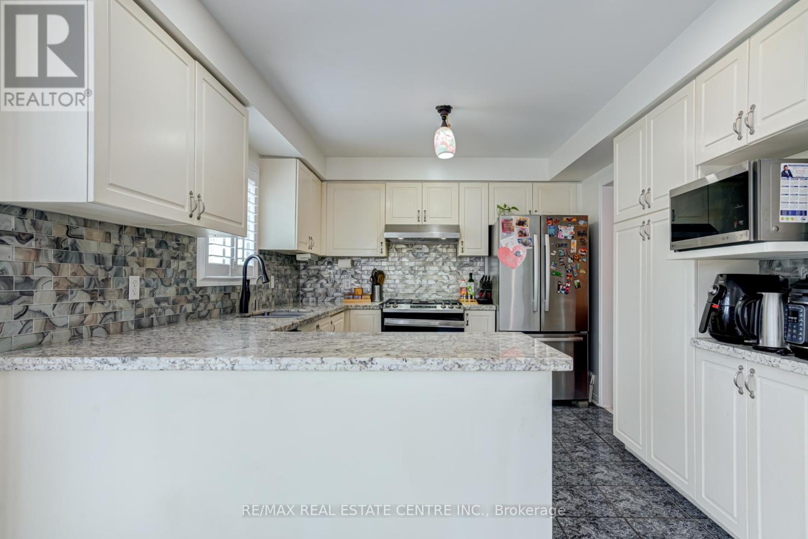 Upper - 5418 Loonlake Avenue, Mississauga, Ontario  L5V 2E1 - Photo 8 - W12830350