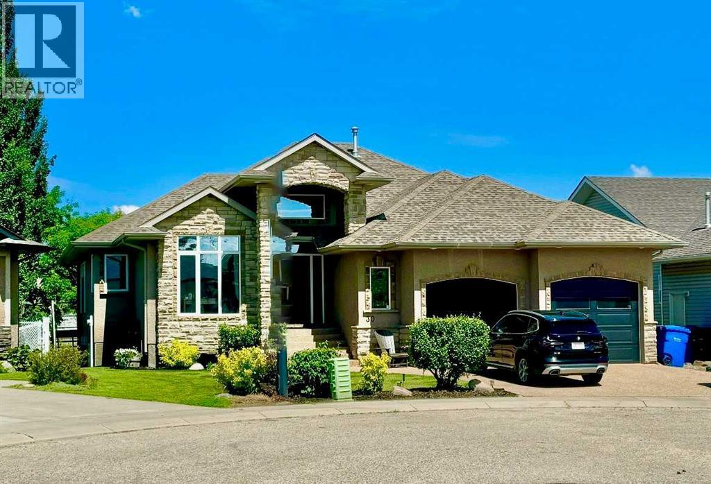 30 Law Close, Red Deer, Alberta  T4R 3K2 - Photo 3 - A2288209