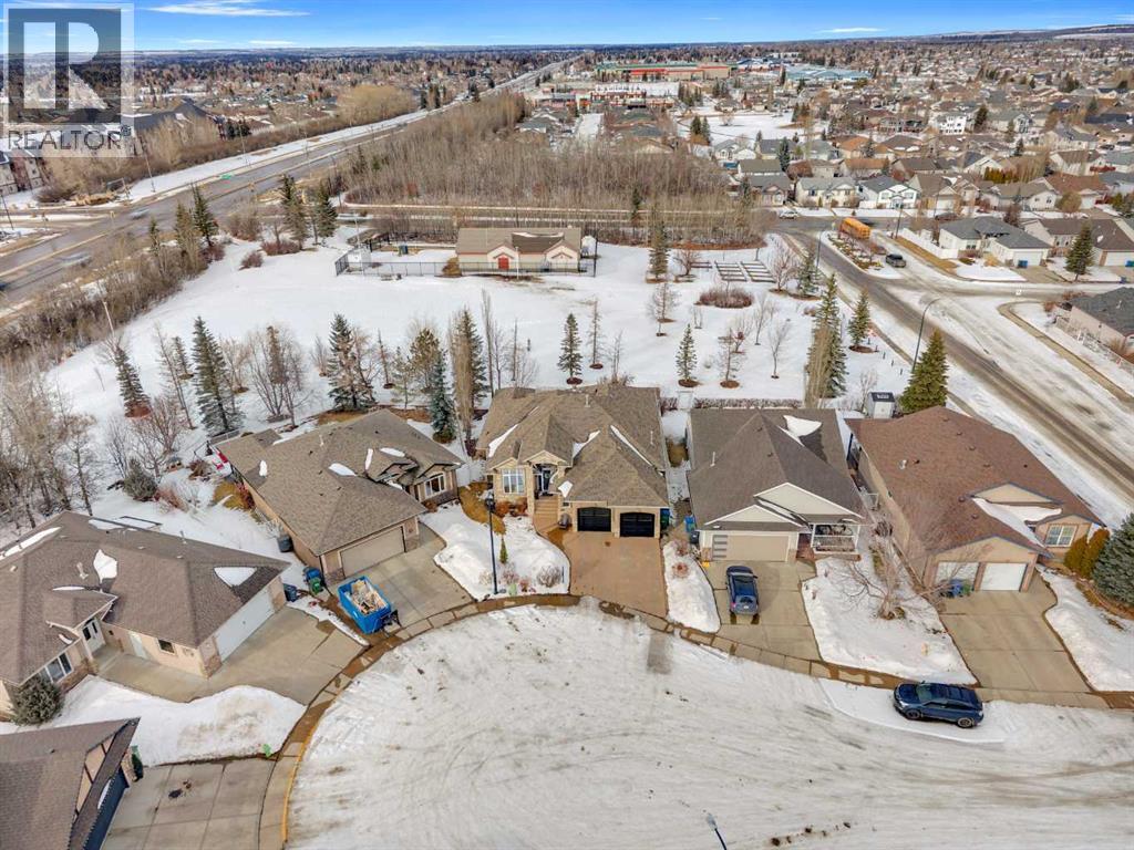 30 Law Close, Red Deer, Alberta  T4R 3K2 - Photo 5 - A2288209