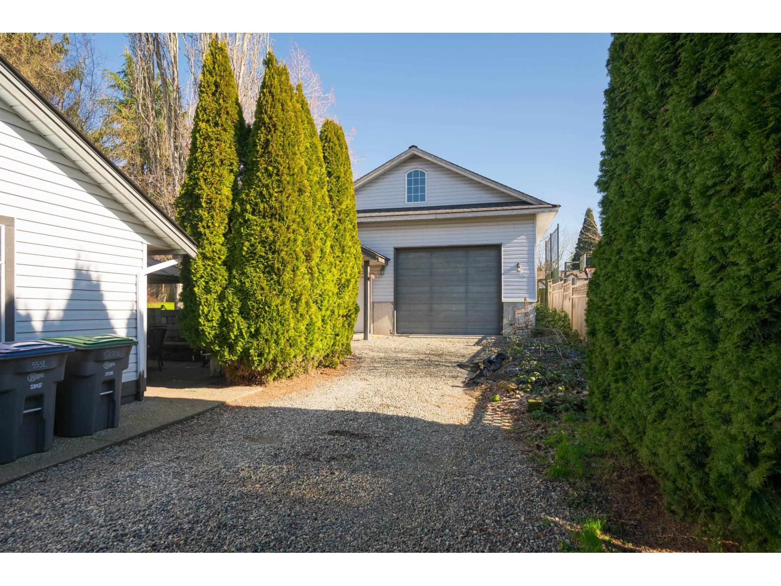 5532 181a Street, Surrey, British Columbia  V3S 7Z2 - Photo 2 - R3090726