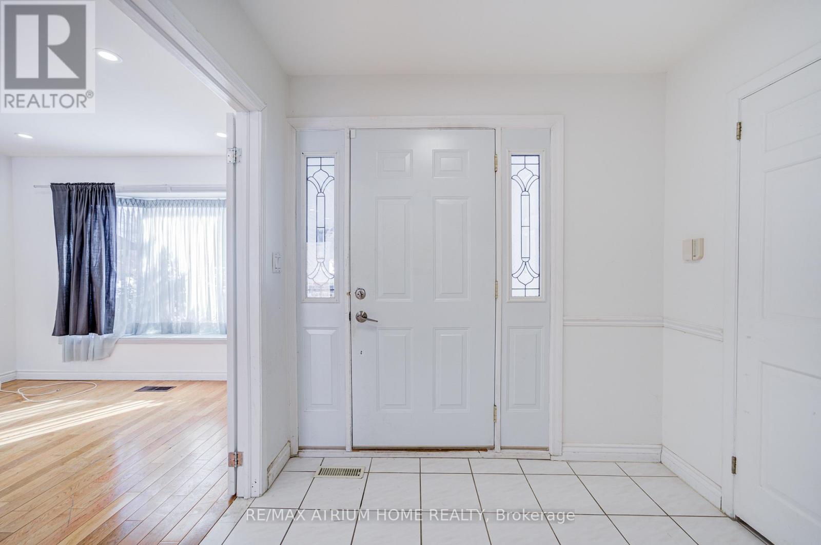 48 Whitehorn Crescent, Toronto, Ontario  M2J 3B1 - Photo 4 - C12830384