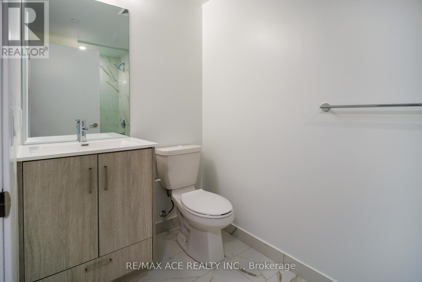 815 - 180 Front Street E, Toronto, Ontario  M5A 0A9 - Photo 3 - C12830392