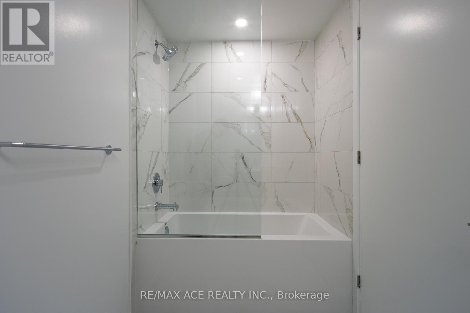 815 - 180 Front Street E, Toronto, Ontario  M5A 0A9 - Photo 4 - C12830392