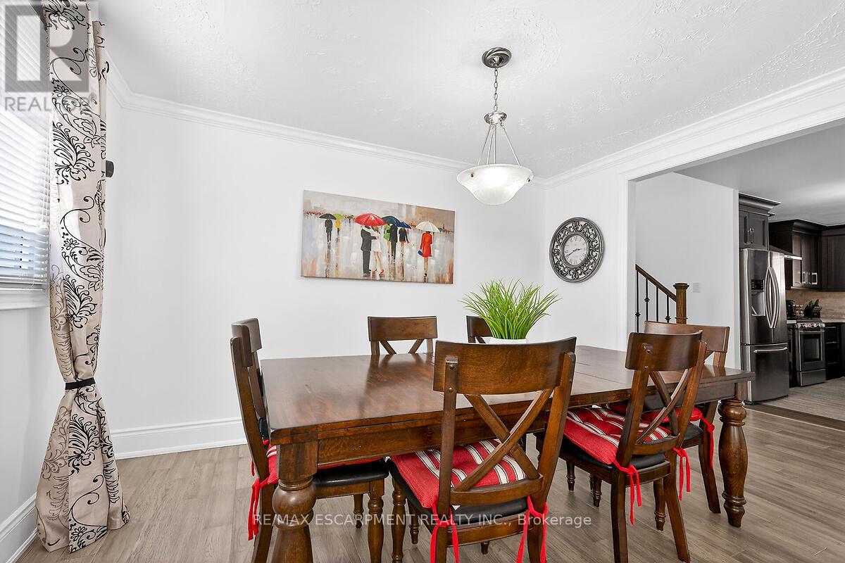 28 Tara Court, Hamilton, Ontario  L8K 6E6 - Photo 12 - X12830390