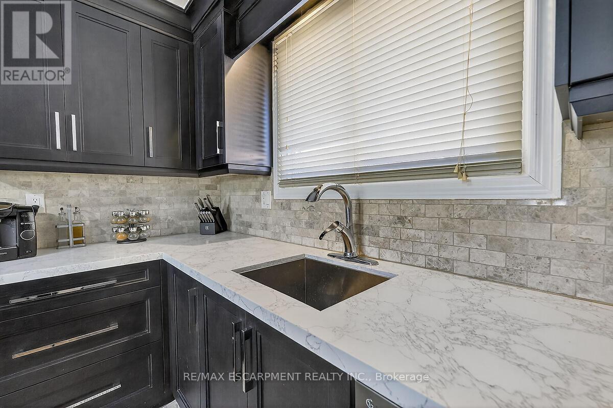 28 Tara Court, Hamilton, Ontario  L8K 6E6 - Photo 16 - X12830390