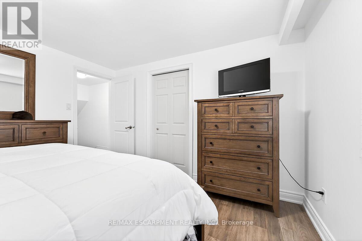 28 Tara Court, Hamilton, Ontario  L8K 6E6 - Photo 25 - X12830390