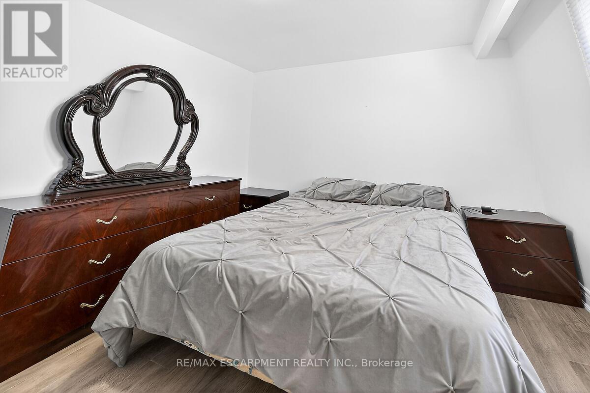 28 Tara Court, Hamilton, Ontario  L8K 6E6 - Photo 27 - X12830390