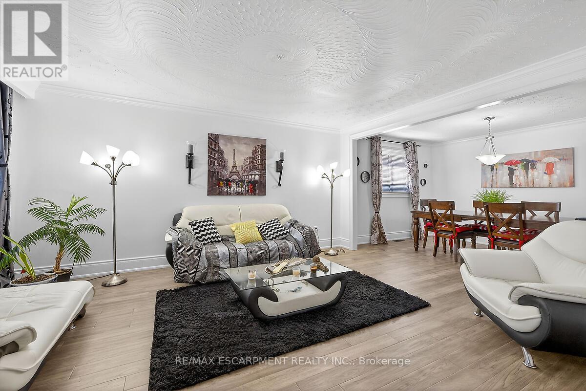 28 Tara Court, Hamilton, Ontario  L8K 6E6 - Photo 8 - X12830390