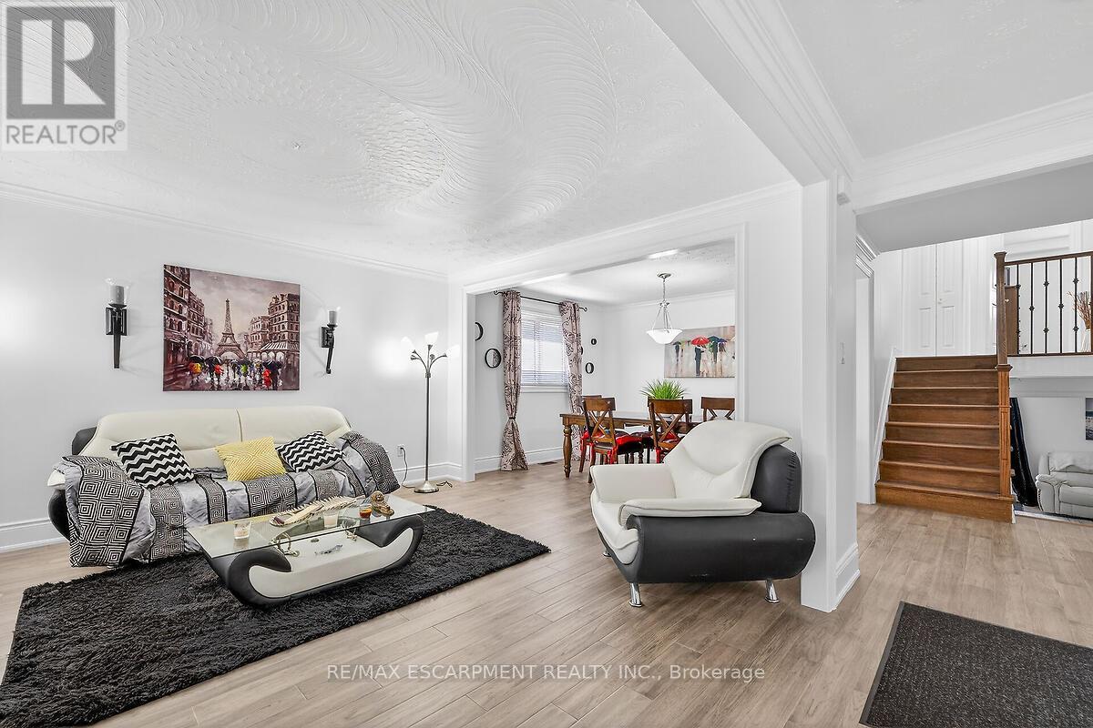 28 Tara Court, Hamilton, Ontario  L8K 6E6 - Photo 9 - X12830390