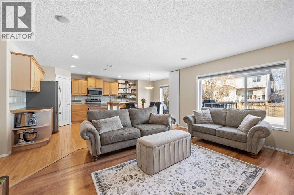 83 Cougarstone Way Sw, Calgary, Alberta  T3H 4Z6 - Photo 4 - A2289157