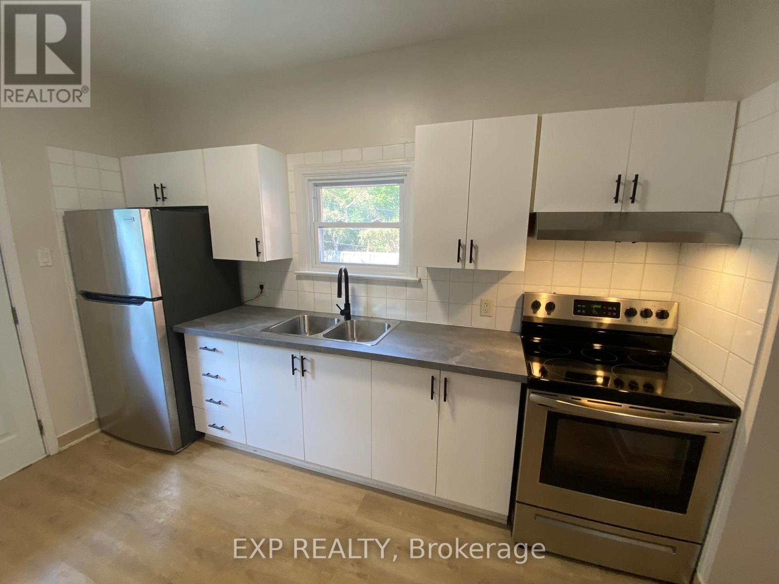 162 Ivy Crescent, Ottawa, Ontario K1M 1X6 - Photo 2 - X12830422