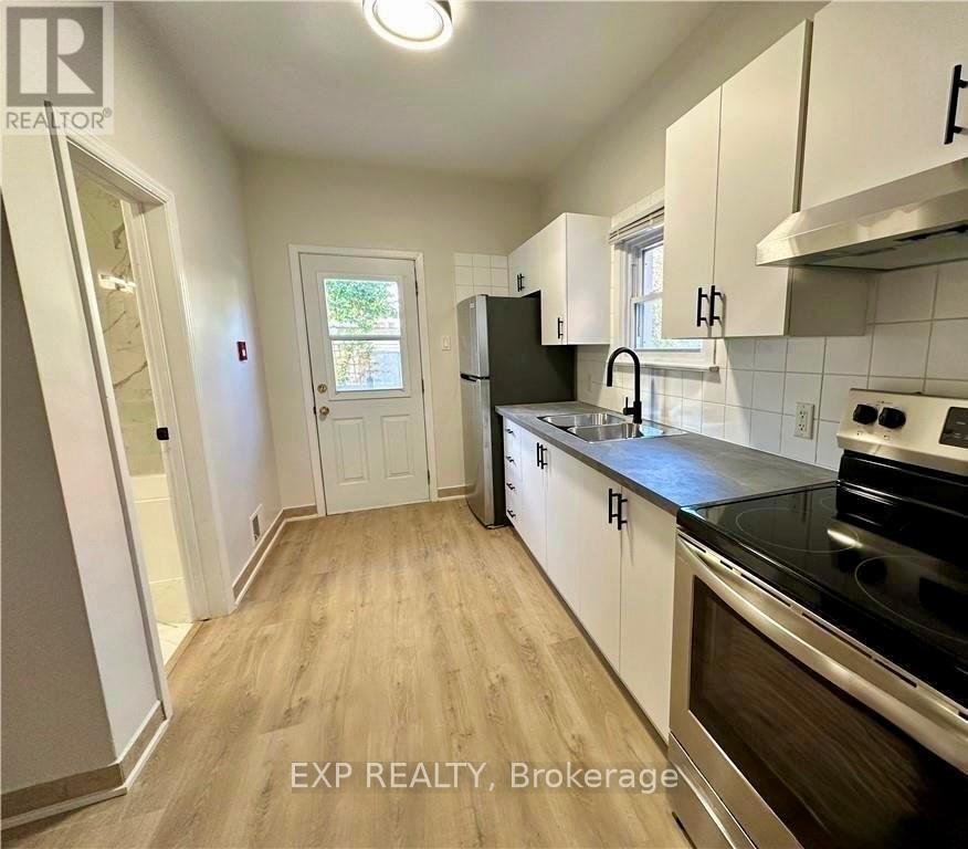 162 Ivy Crescent, Ottawa, Ontario K1M 1X6 - Photo 3 - X12830422