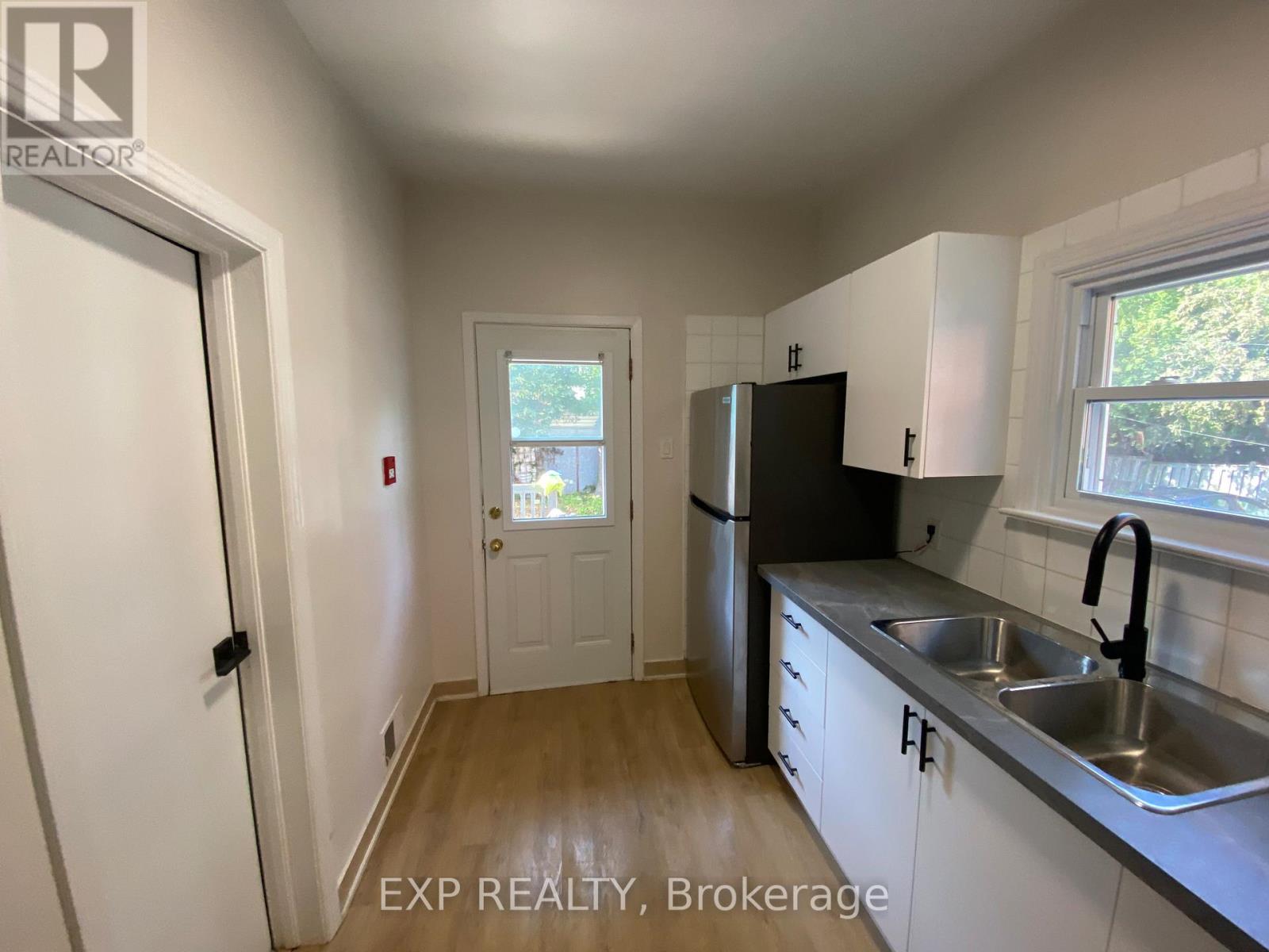 162 Ivy Crescent, Ottawa, Ontario K1M 1X6 - Photo 4 - X12830422