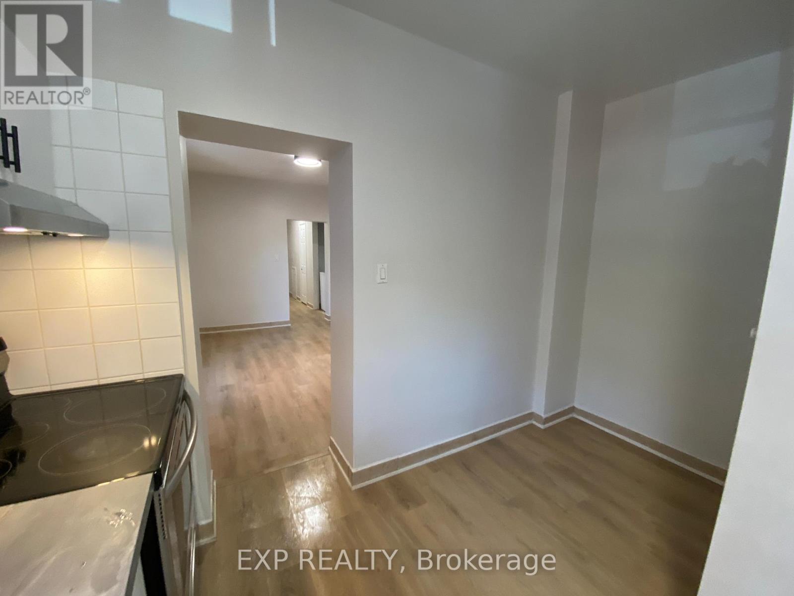 162 Ivy Crescent, Ottawa, Ontario K1M 1X6 - Photo 5 - X12830422