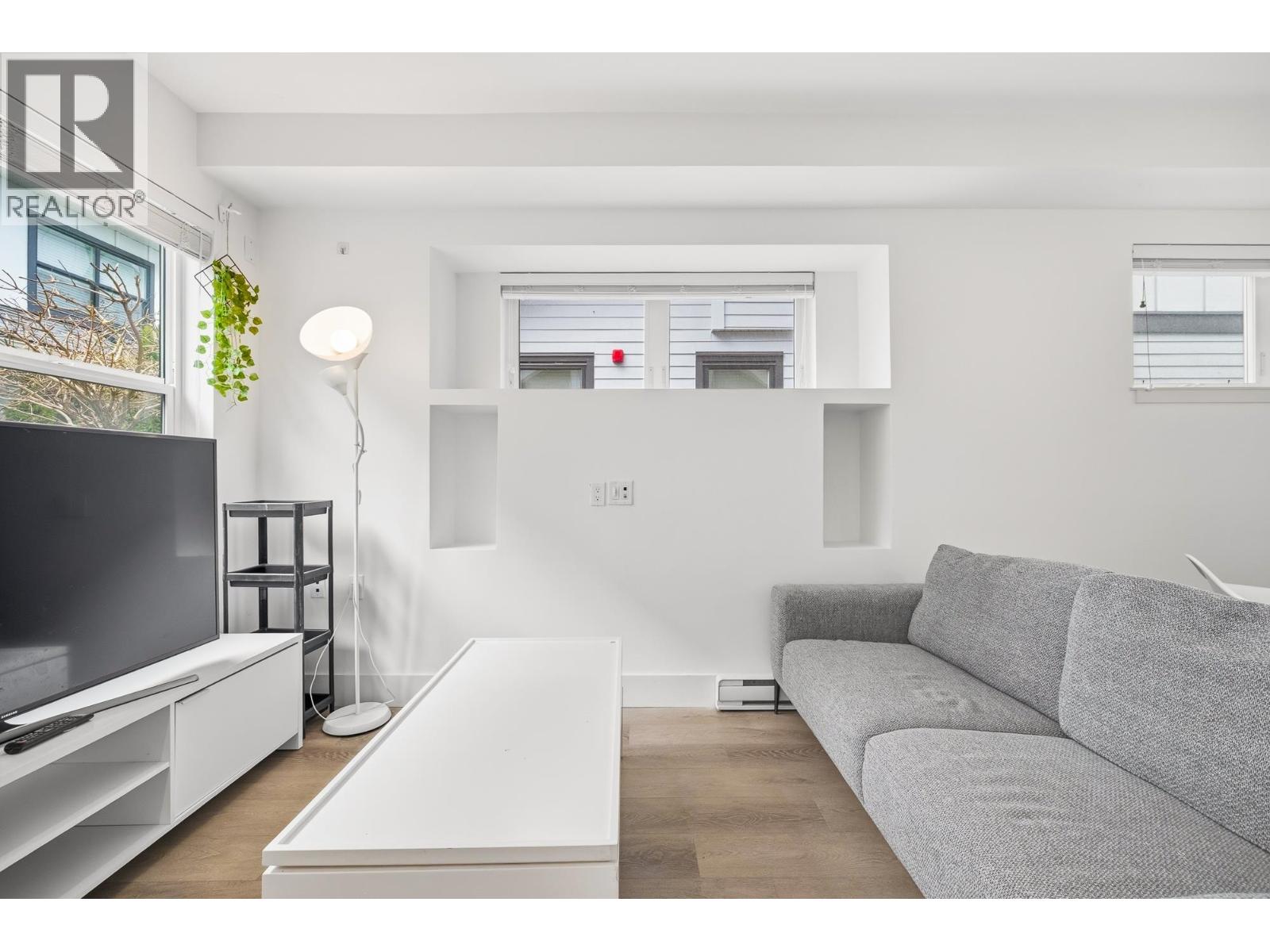 401 6933 Arcola Street, Burnaby, British Columbia  V5E 1H5 - Photo 3 - R3093867