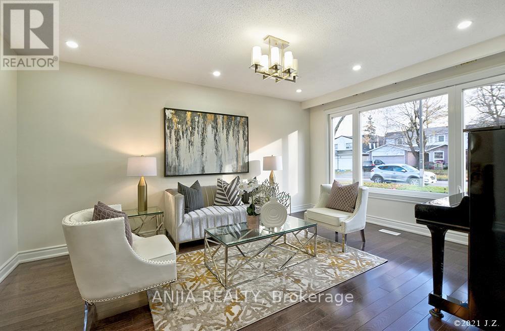 24 Ferrah Street, Markham, Ontario  L3R 1N5 - Photo 2 - N12830404