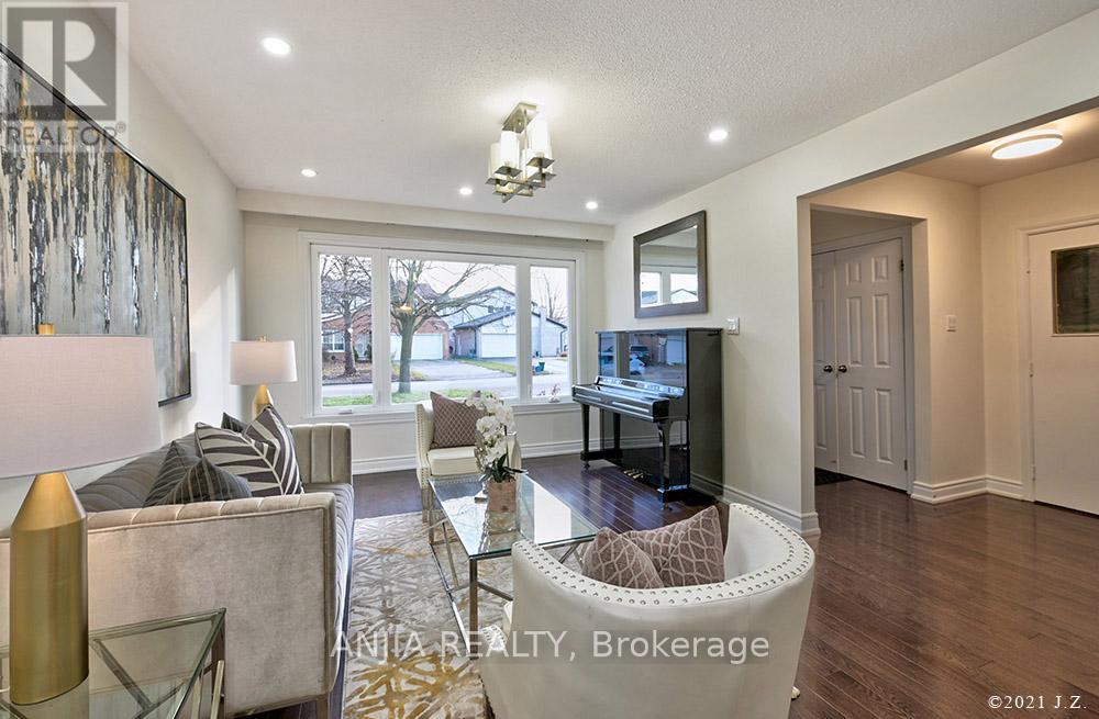 24 Ferrah Street, Markham, Ontario  L3R 1N5 - Photo 3 - N12830404