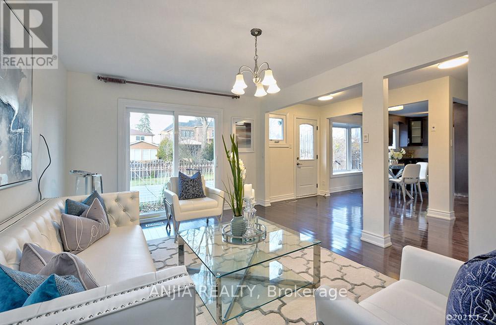 24 Ferrah Street, Markham, Ontario  L3R 1N5 - Photo 6 - N12830404