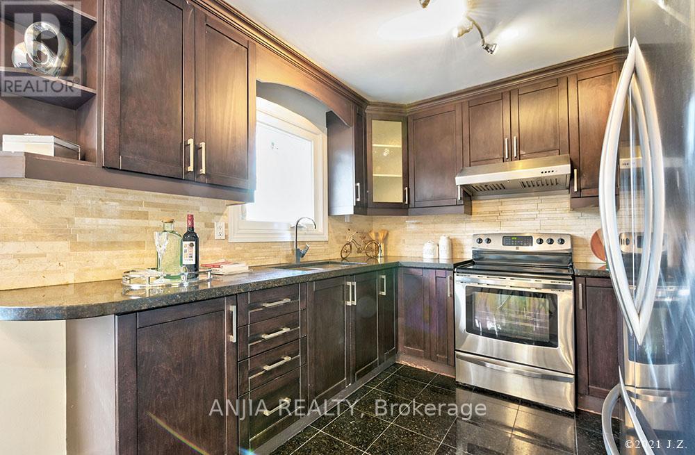 24 Ferrah Street, Markham, Ontario  L3R 1N5 - Photo 9 - N12830404