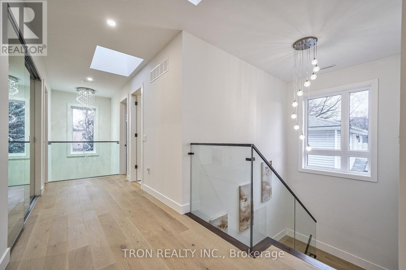 38 Uno Drive, Toronto, Ontario  M8Z 3N8 - Photo 19 - W12830416