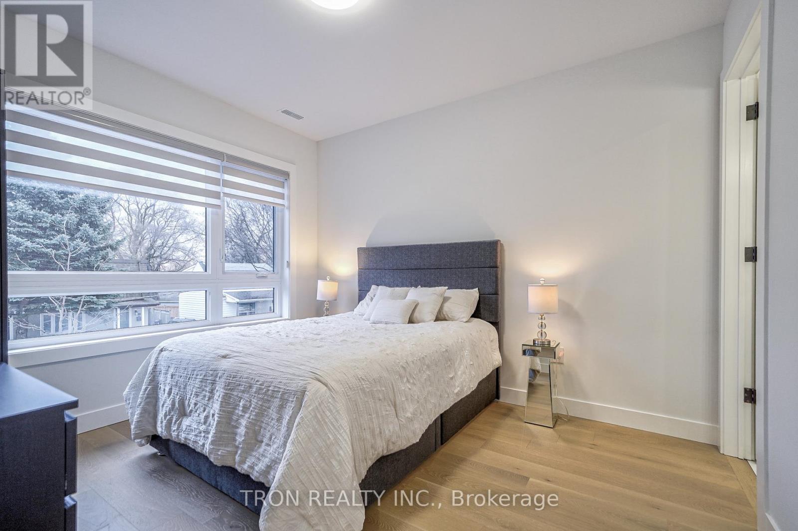 38 Uno Drive, Toronto, Ontario  M8Z 3N8 - Photo 25 - W12830416