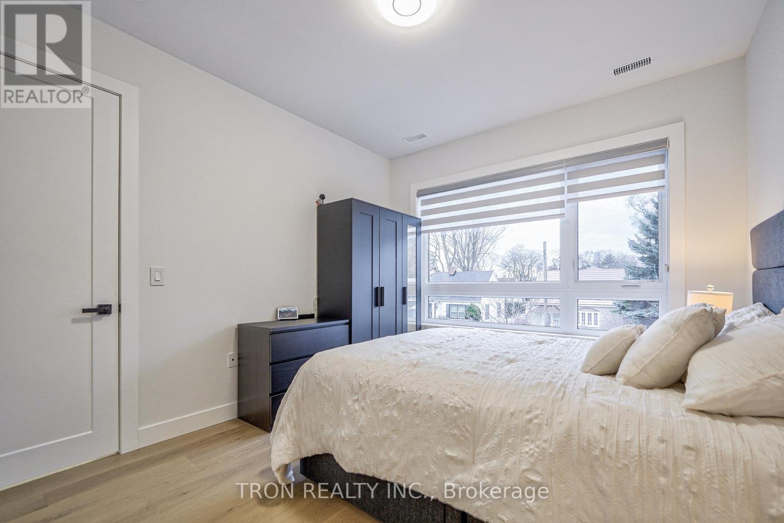 38 Uno Drive, Toronto, Ontario  M8Z 3N8 - Photo 27 - W12830416