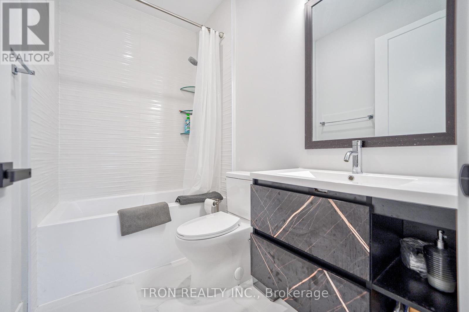 38 Uno Drive, Toronto, Ontario  M8Z 3N8 - Photo 28 - W12830416