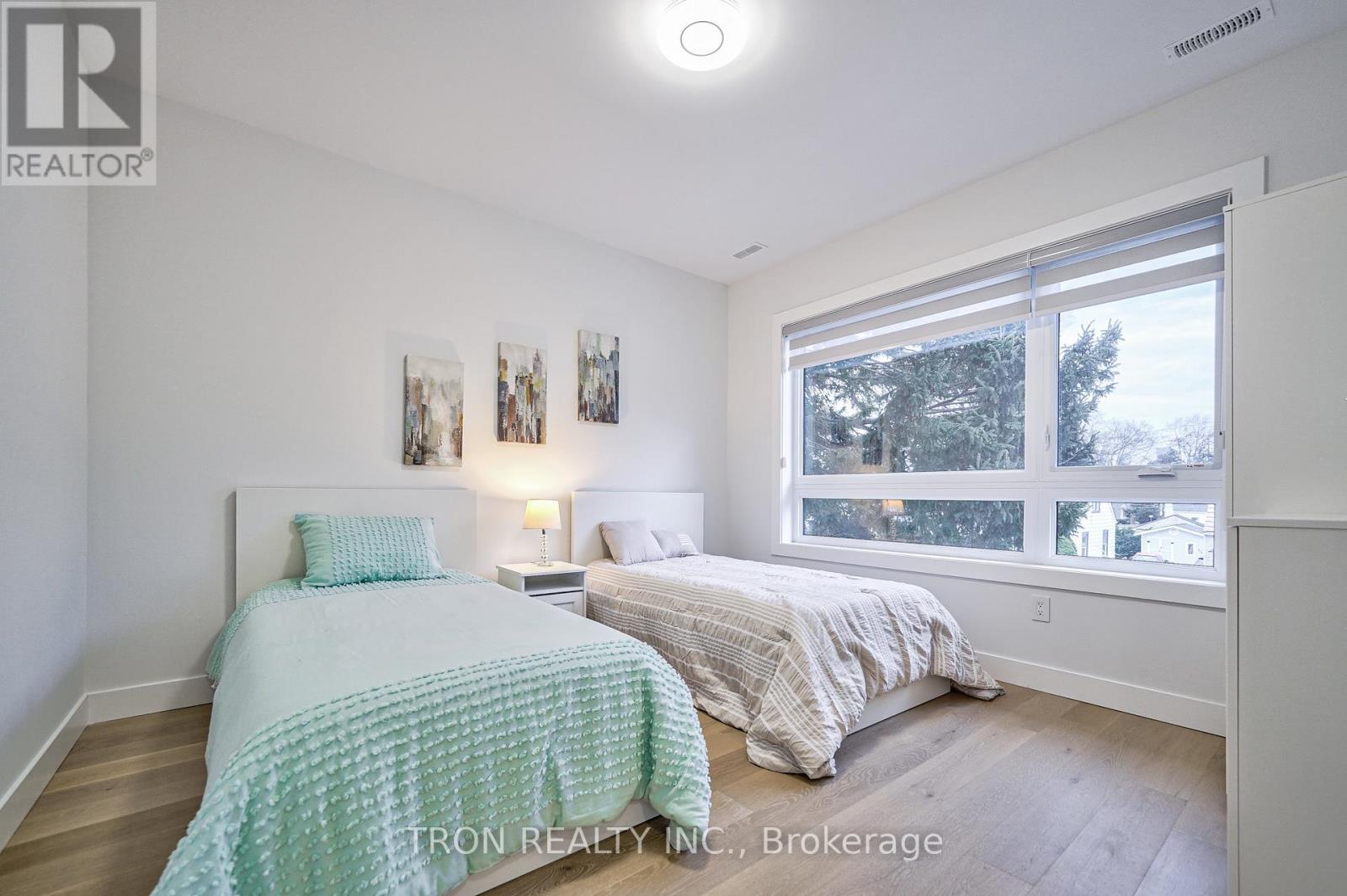 38 Uno Drive, Toronto, Ontario  M8Z 3N8 - Photo 29 - W12830416