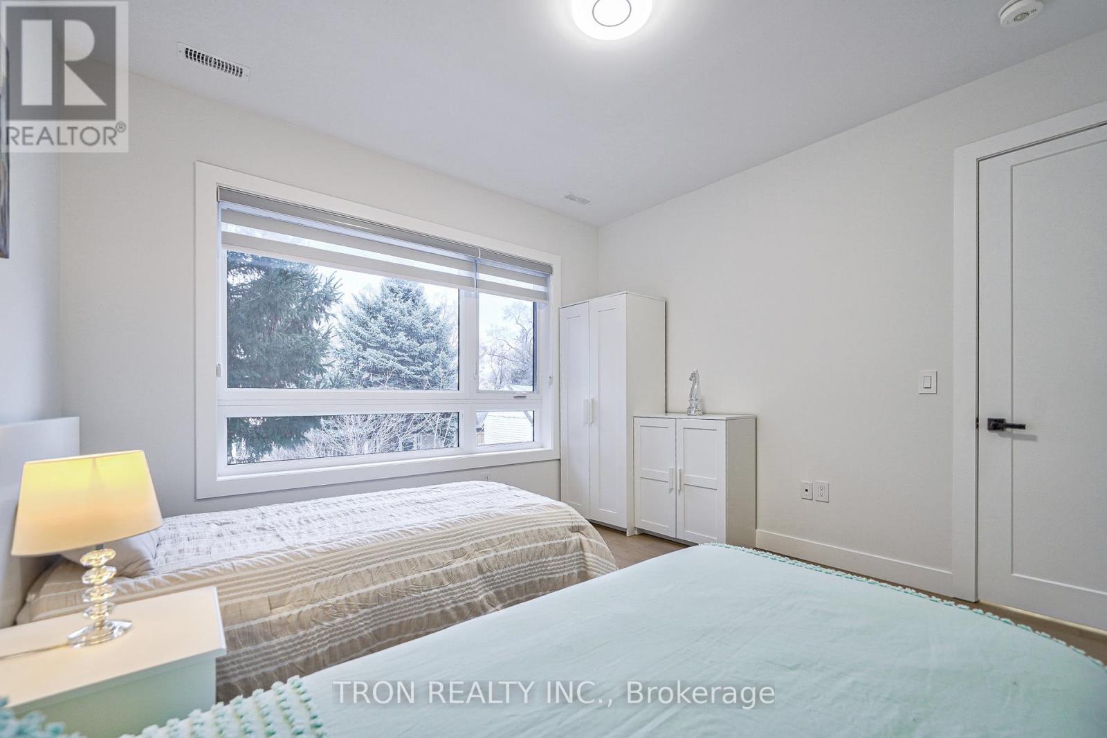 38 Uno Drive, Toronto, Ontario  M8Z 3N8 - Photo 30 - W12830416