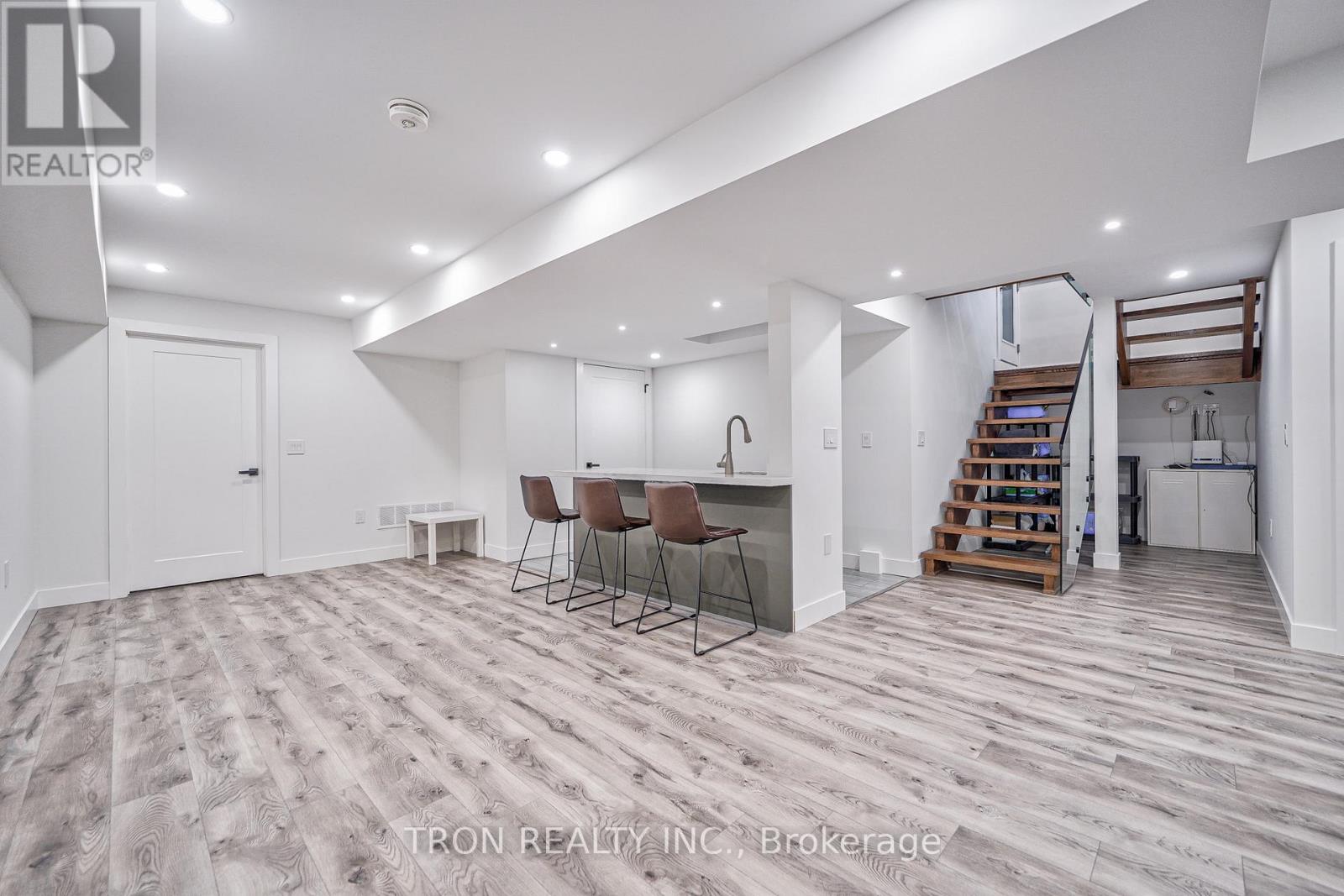 38 Uno Drive, Toronto, Ontario  M8Z 3N8 - Photo 36 - W12830416